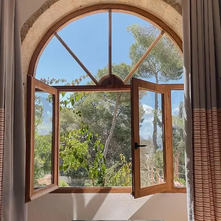 Dora (adults Only) Bed & Breakfast
