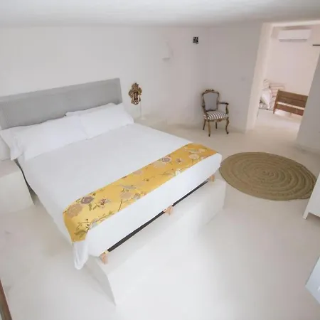 Dora (adults Only) Bed & Breakfast